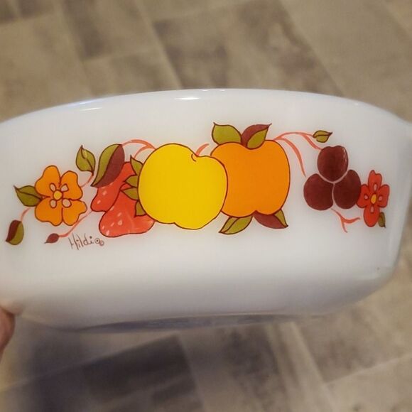 Set of 2 Vintage Milkglass Oven Wear Set - Picture 8 of 8